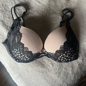 Victoria's Secret Black and Cream Lace Bra 36b